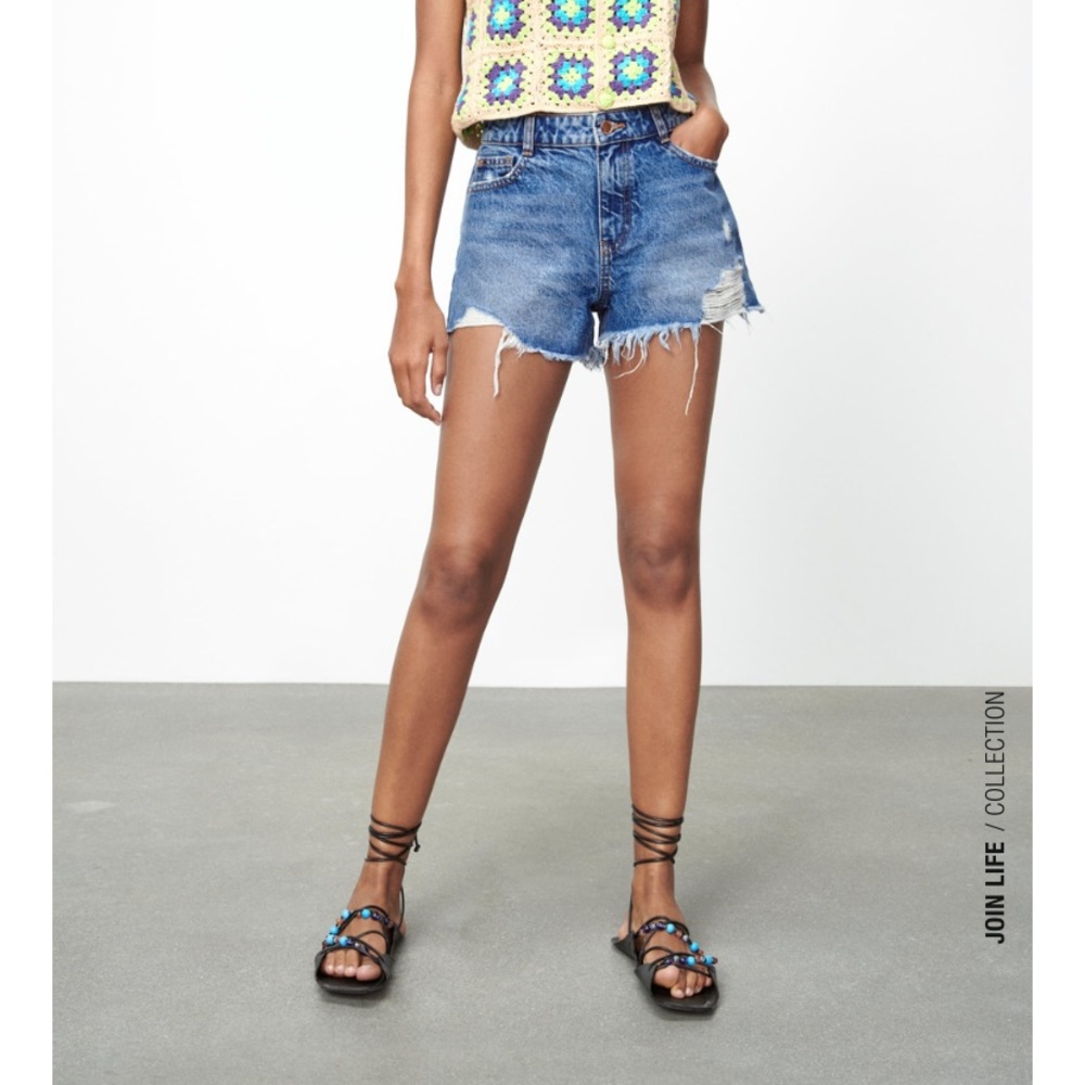 ZARA MID RISE RIPPED DENIM SHORTS - Picture 3 of 6